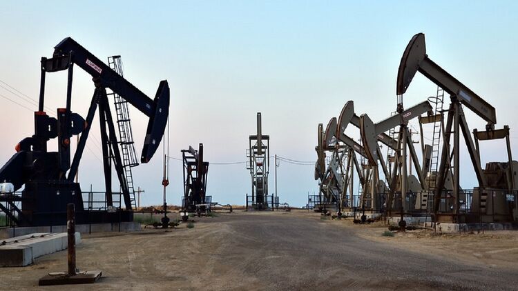 После введения "потолка" Россия продавала нефть по цене намного выше предельной. Фото: Flickr