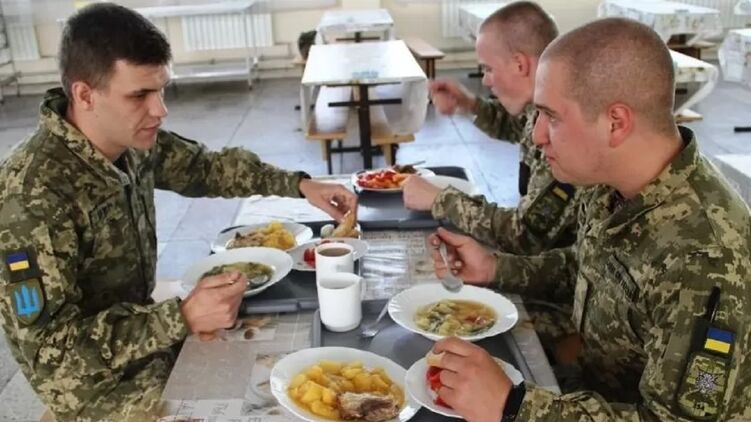 Харчування військових. Фото: АрміяІнформ