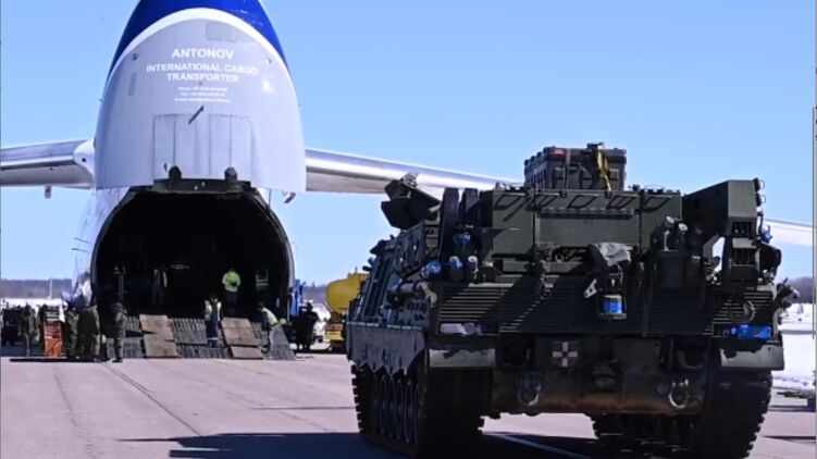 Bergepanzer 3 отправились в Украину. Скриншот видео