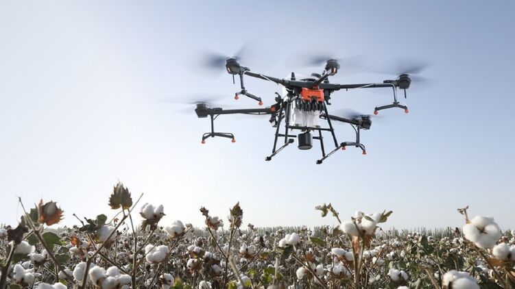 Китайские квадрокоптеры DJI . Фото с официального сайта dji.com
