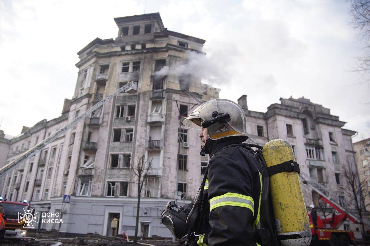 Последствия ракетного удара по Киеву