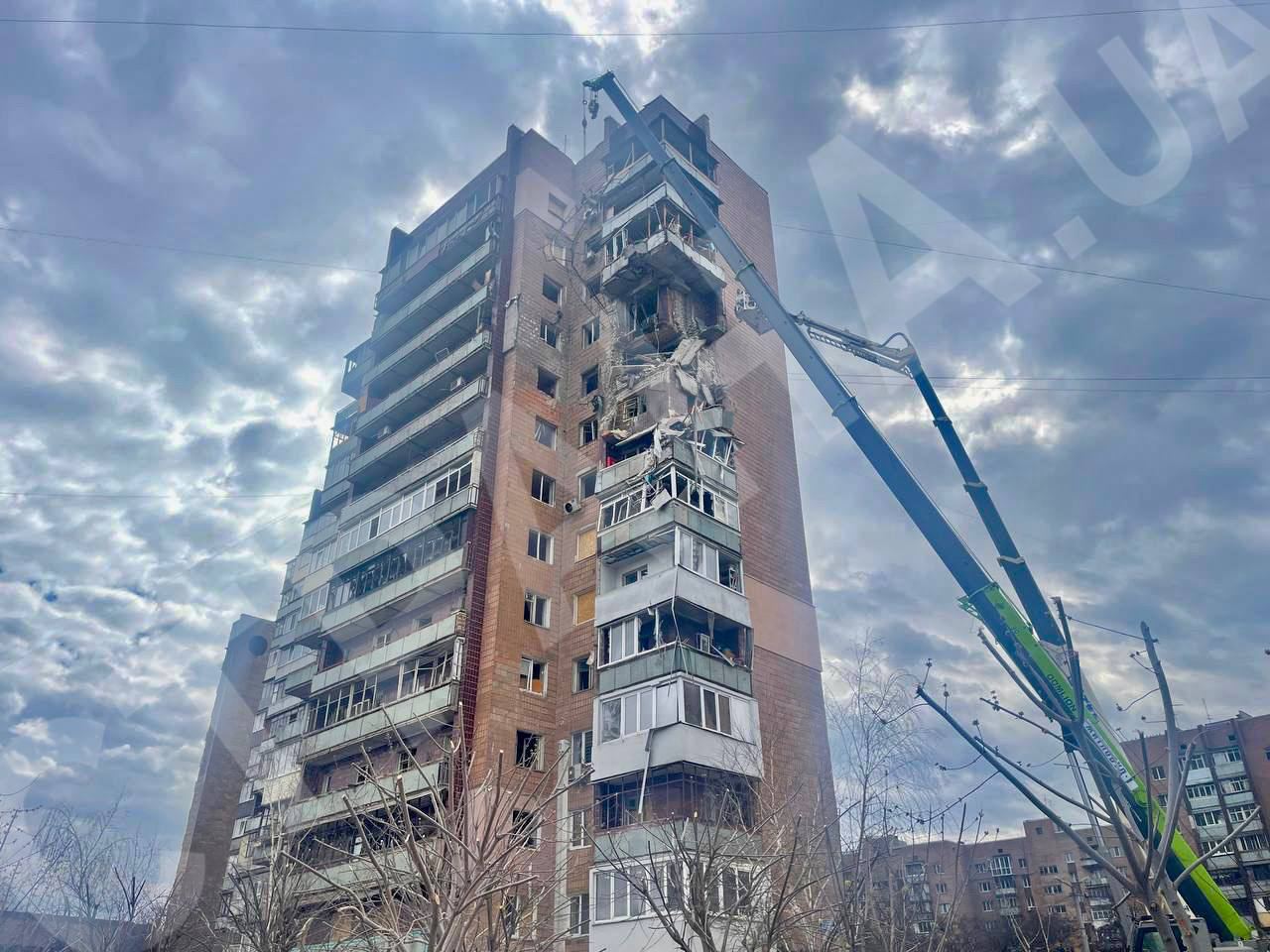 Многоэтажка в Харькове после атаки