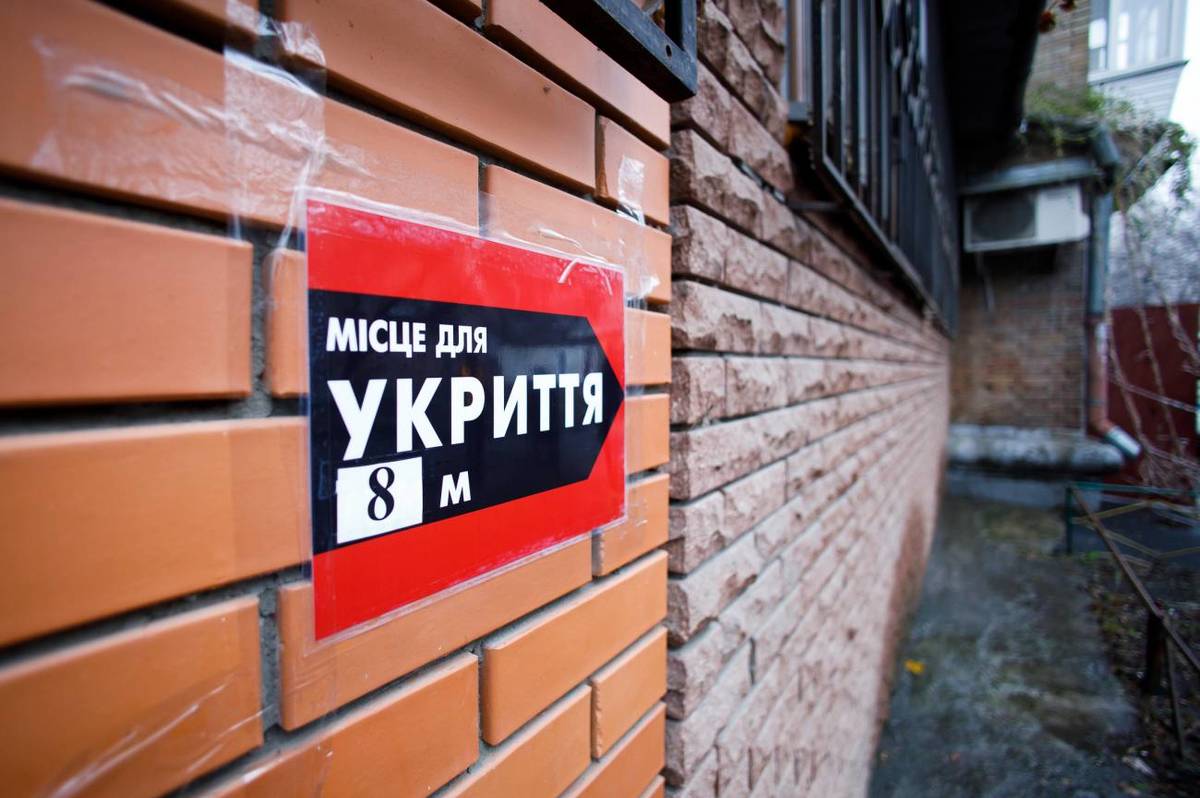 Чиновники ссылаются на документы, запрещающие пускать в укрытия с животными. Фото: myvin.com.ua