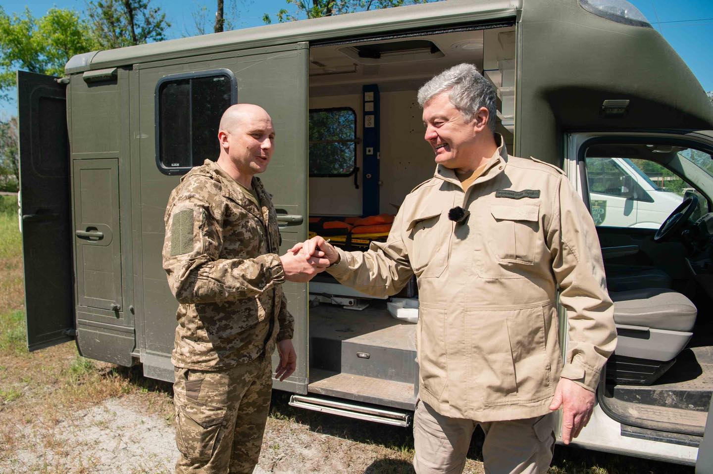 Какое именно имущество Порошенко (справа) продадут, неизвестно. Фото: facebook.com/petroporoshenko