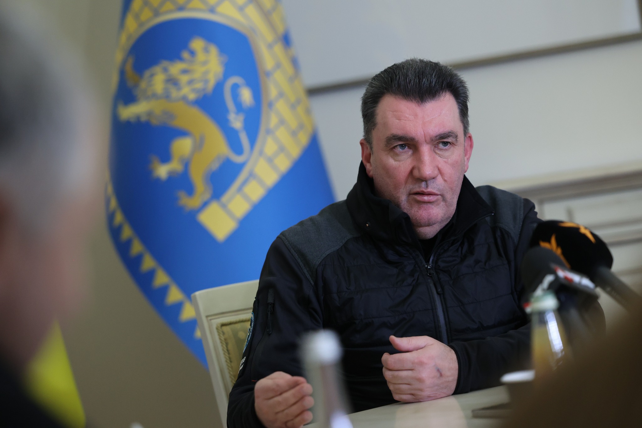 Данилов перекрутил фамилию китайского дипломата. Фото: СНБО