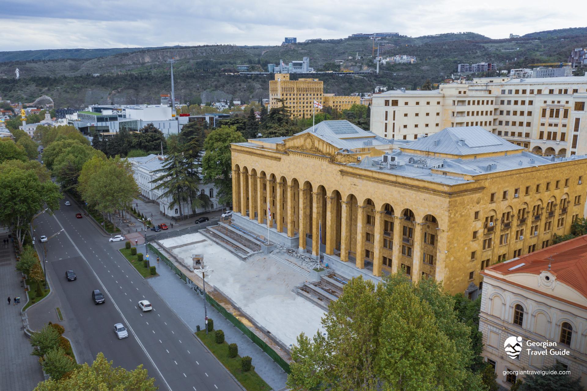 Парламент проголосовал за резонансный закон. Фото: georgiantravelguide.com