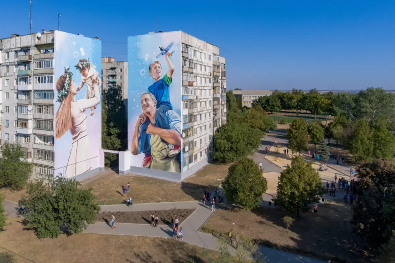 Россияне разрушили второй дом с муралом в Бахмуте. Фото: Facebook