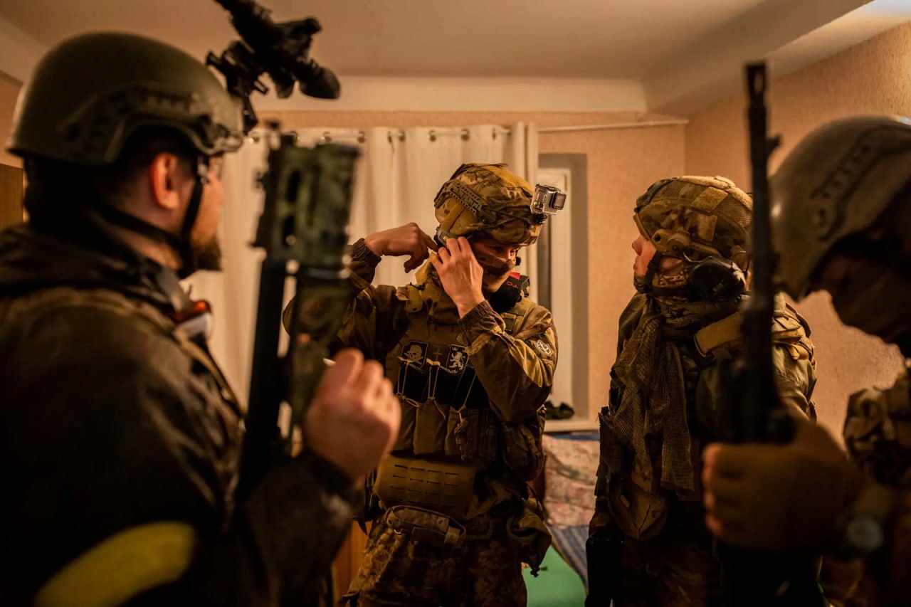 На Западе замечают нацистскую символику в Украине. Фото: The New York Times