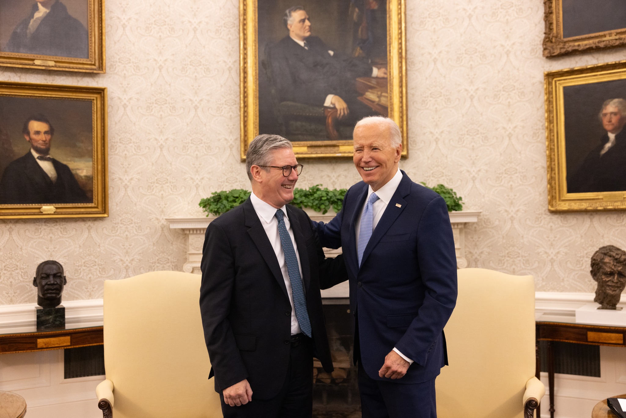 Премьер Британии Кир Стармер и президент США Джо Байден. Фото: Facebook