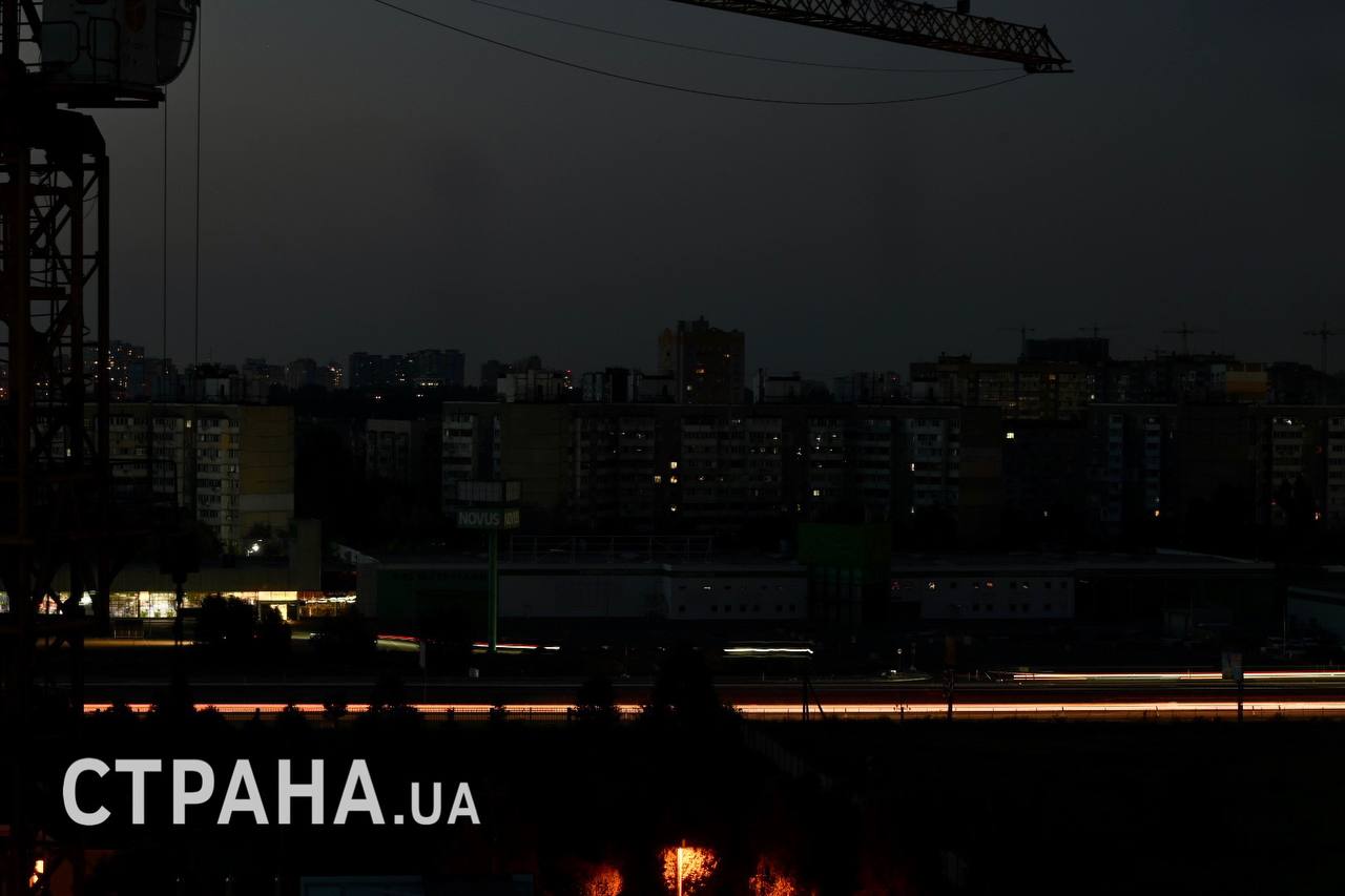 Госэнергонадзор проверит справедливость графиков отключений света. Фото: "Страна"