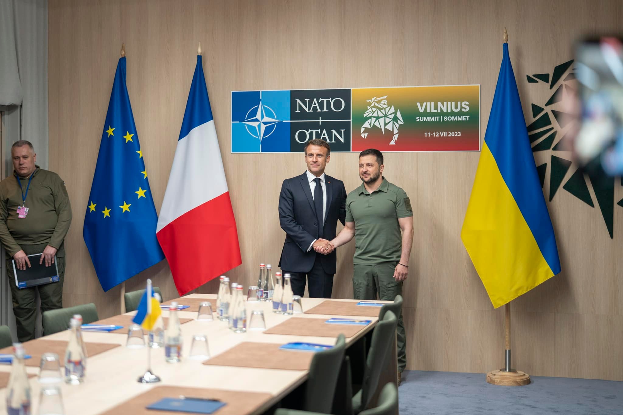 Макрон и Зеленский на саммите НАТО. Фото: facebook.com/EmmanuelMacron