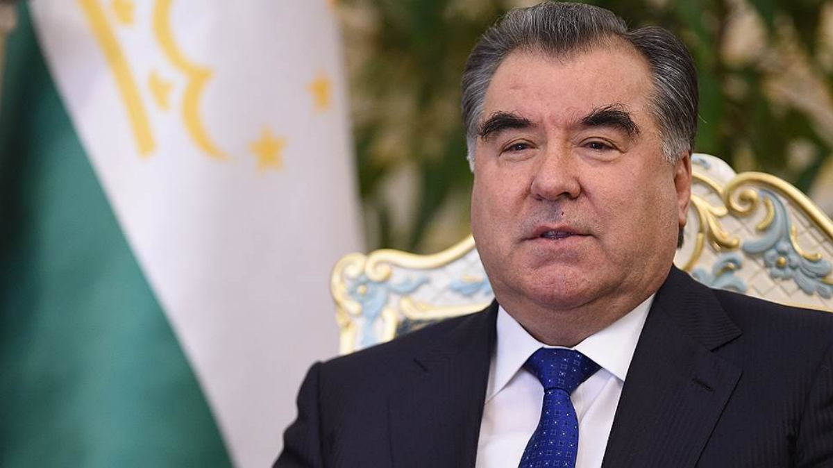Рахмон обсудил с Путиным проблему отношения к таджикским мигрантам. Фото - en.trend.az