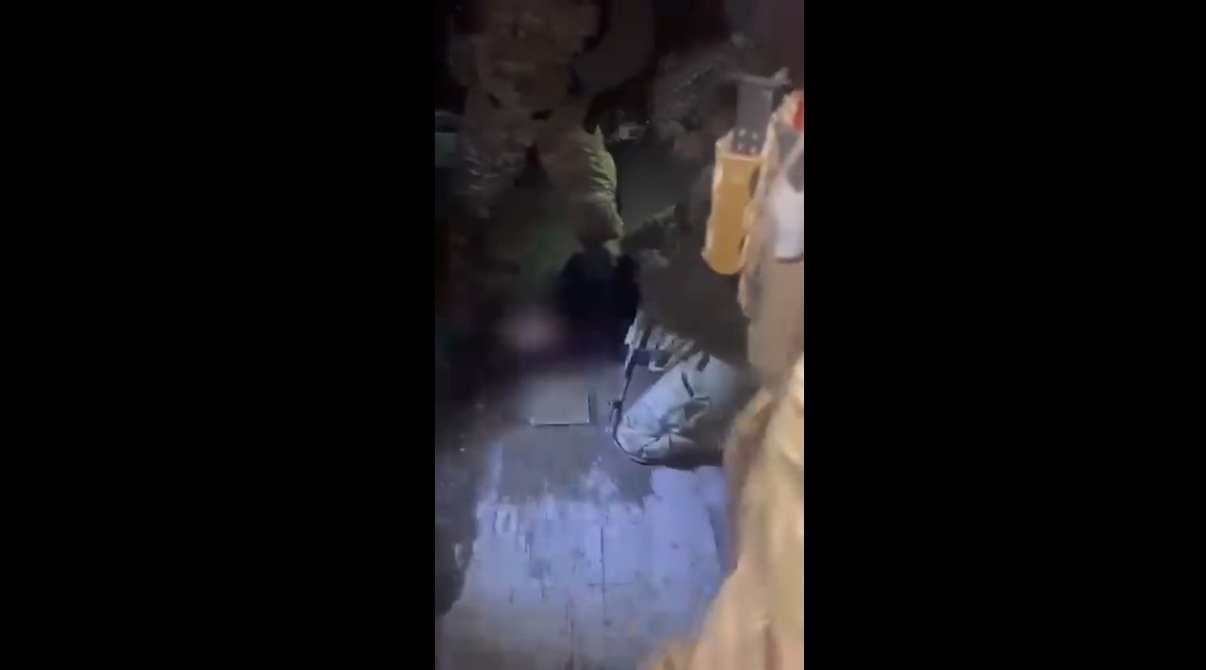 В Харькове задержали вооружённого душевнобольного – кадр из видео