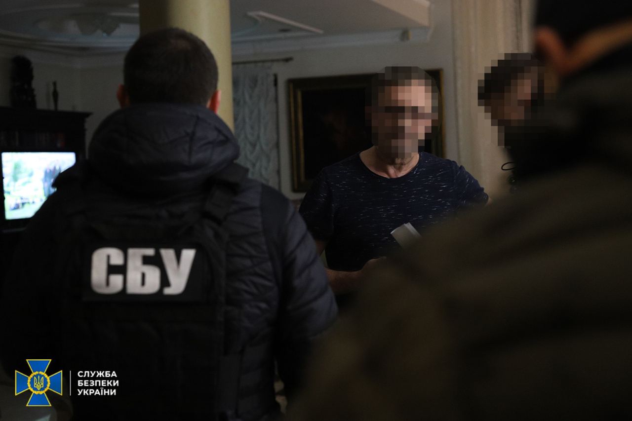 У чиновников Минобороны прошли обыски. Фото: СБУ