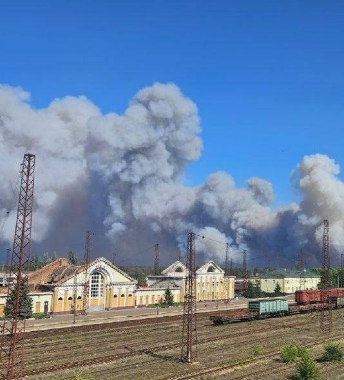 Задымление над лиманским вокзалом. Фото - Телеграм