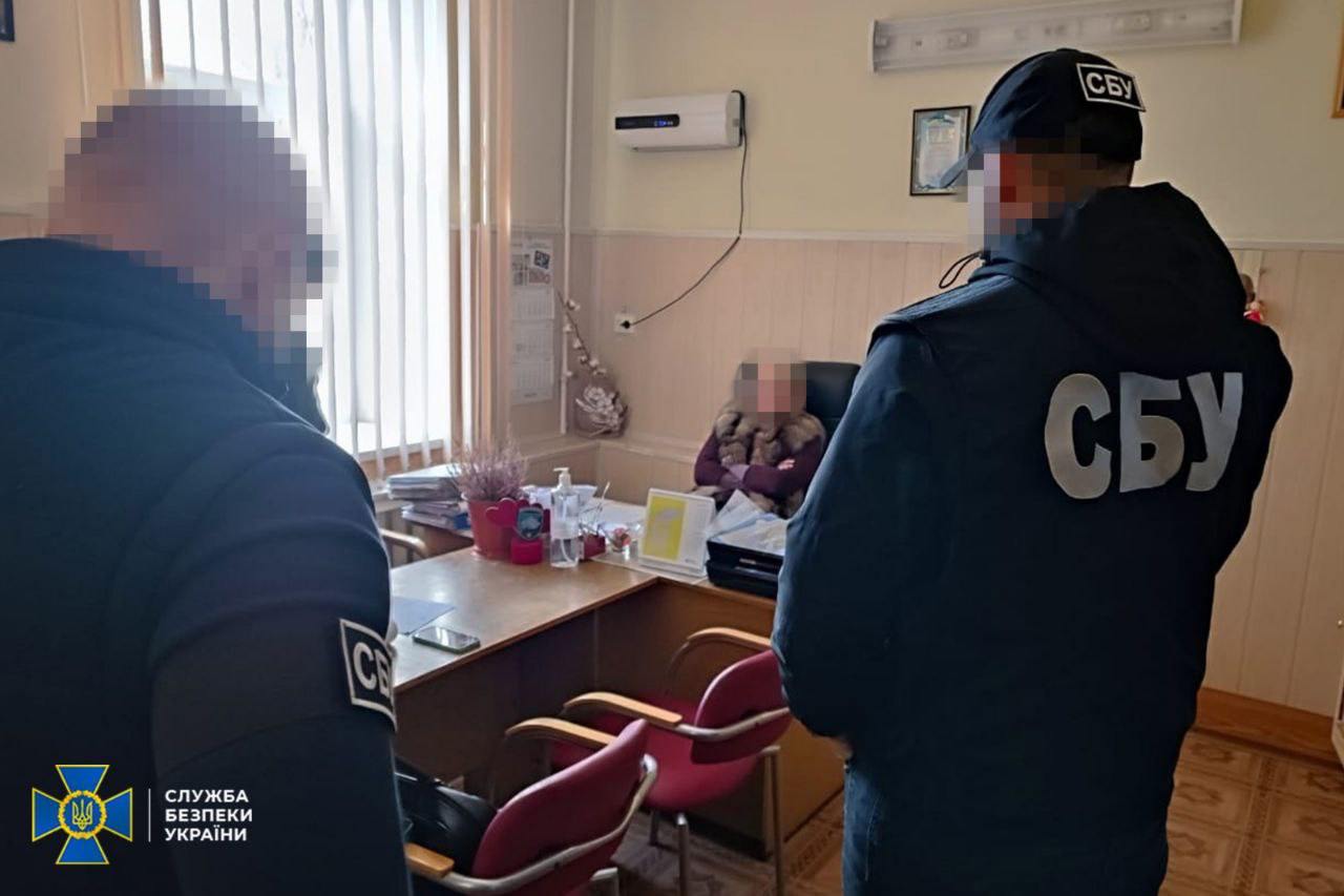 Задержание подозреваемой. Фото: СБУ
